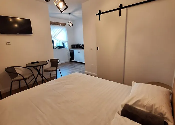 Casa De Caramida 3* בראשוב