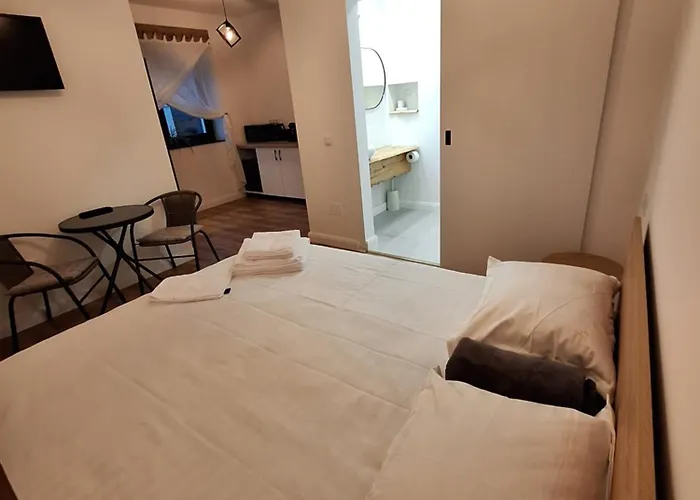 בית הארחה Casa De Caramida 3*